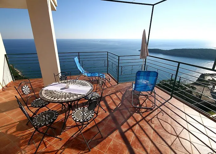 Lighthouse Apartments